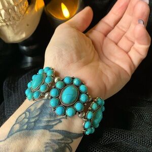 NEW Women’s western turquoise style elastic bracelet